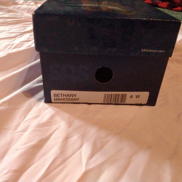 SAS Brown Leather Ankle Boots with Luxurious Texture - Picture 10 of 10